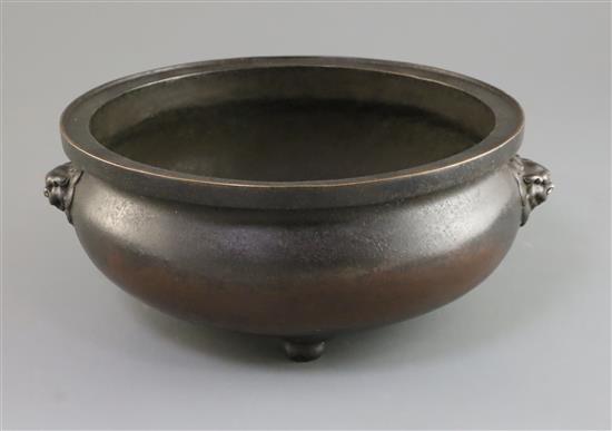 A Chinese large bronze tripod censer 17th/18th century, D. 25.5cm